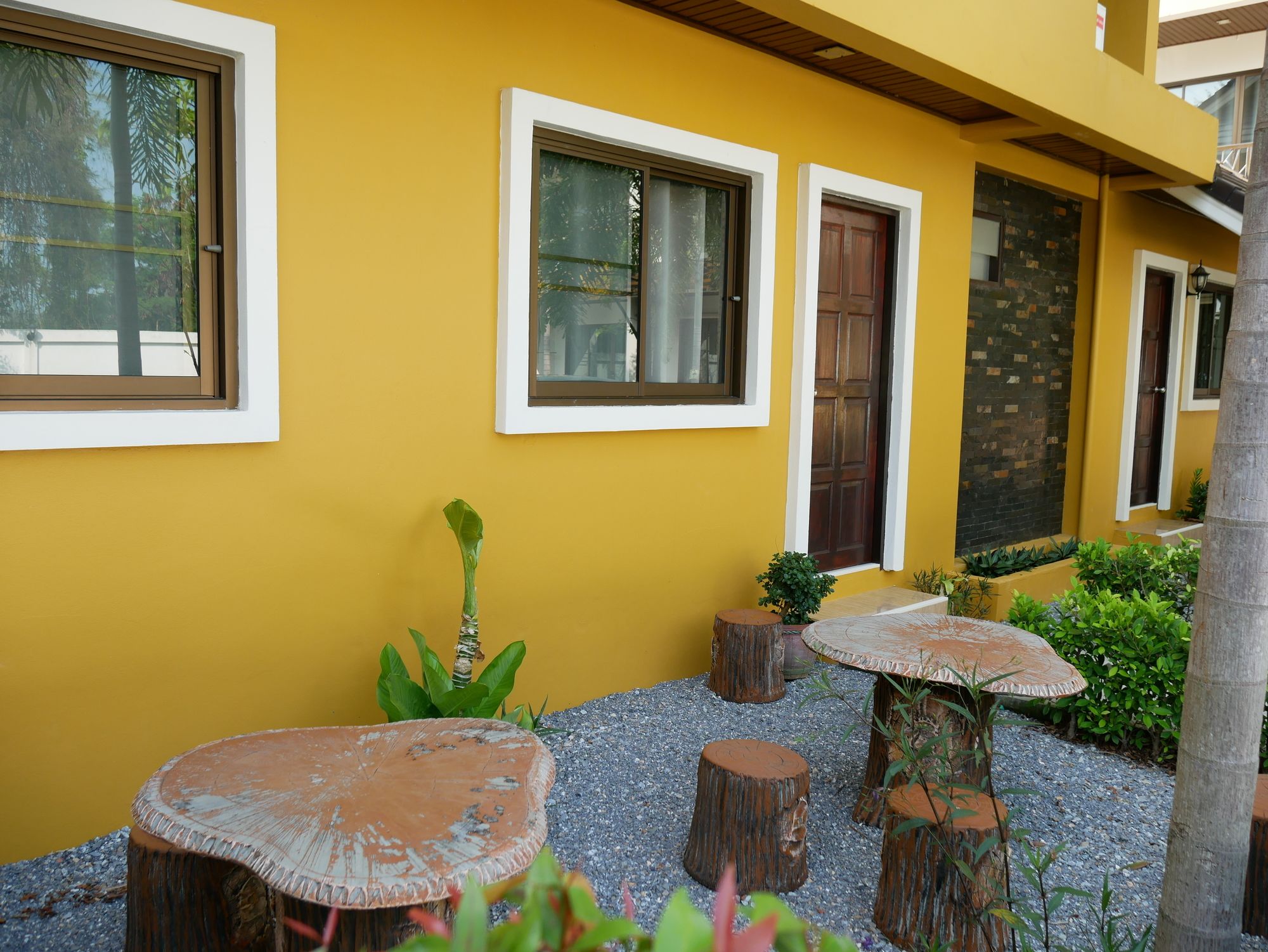 Фото Yellow House Rayong