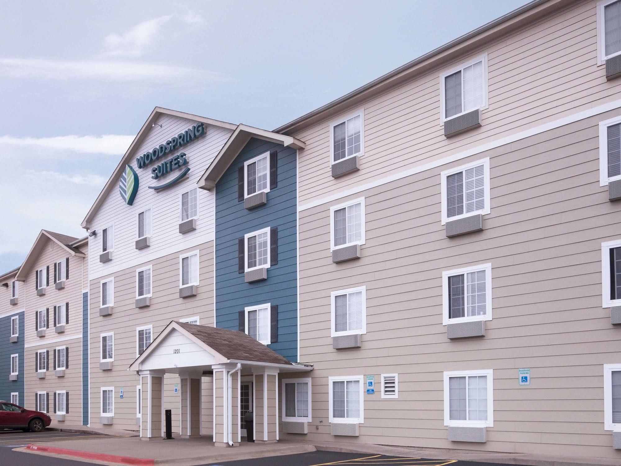 Фото WoodSpring Suites Bentonville