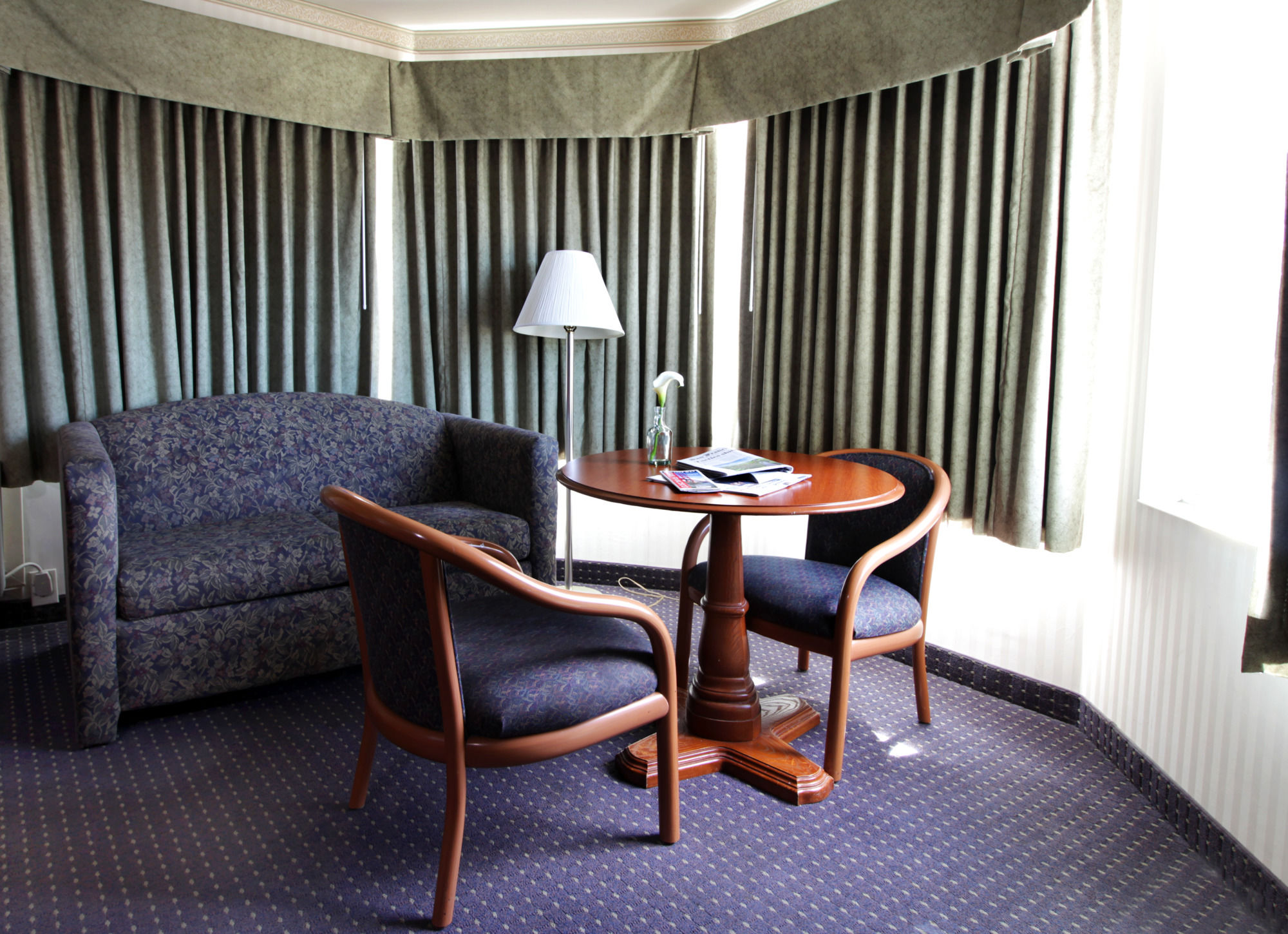 Фото Mirage Inn and Suites