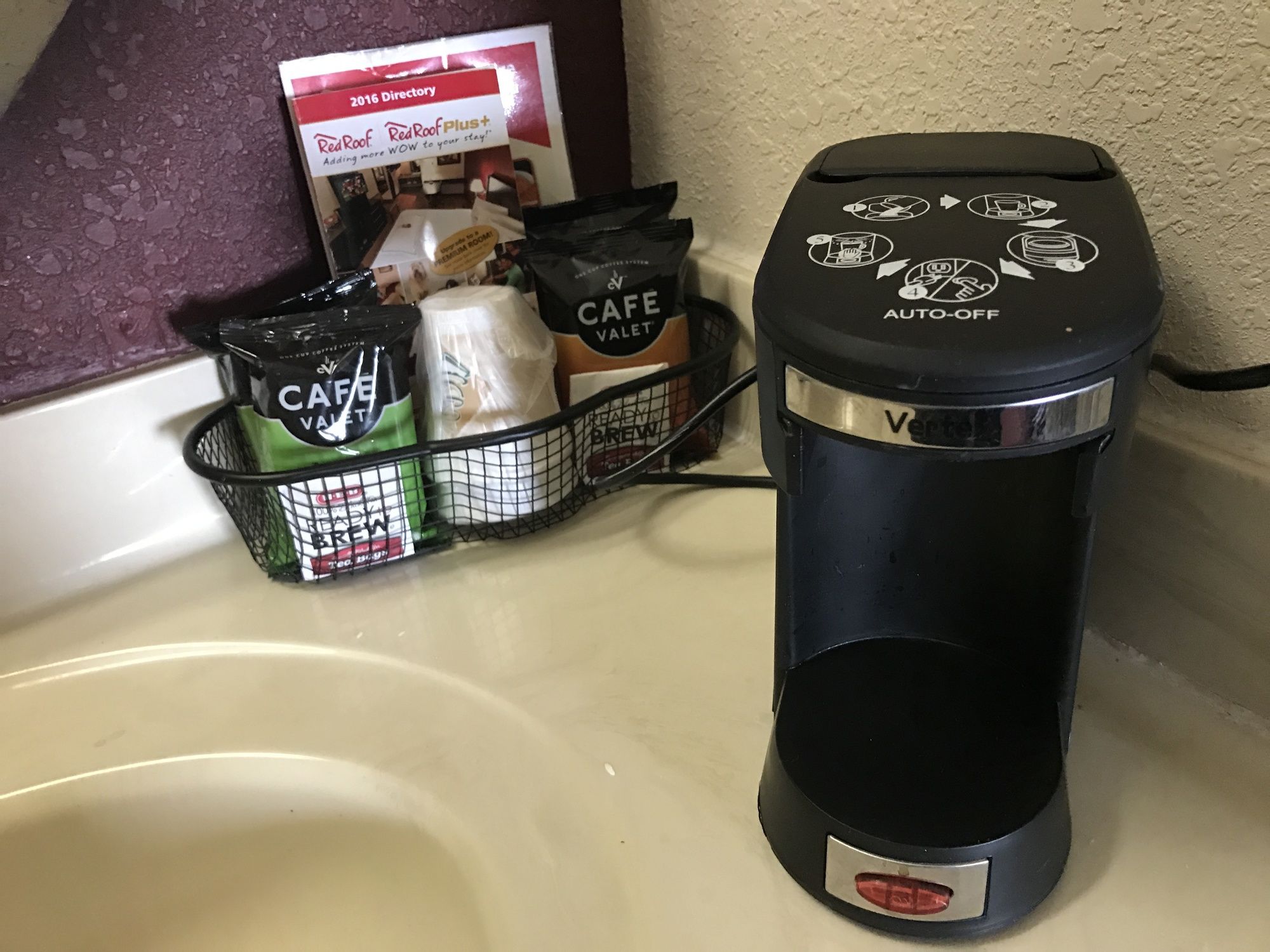 Фото HomeTowne Studios by Red Roof San Antonio E - Near At&t Center