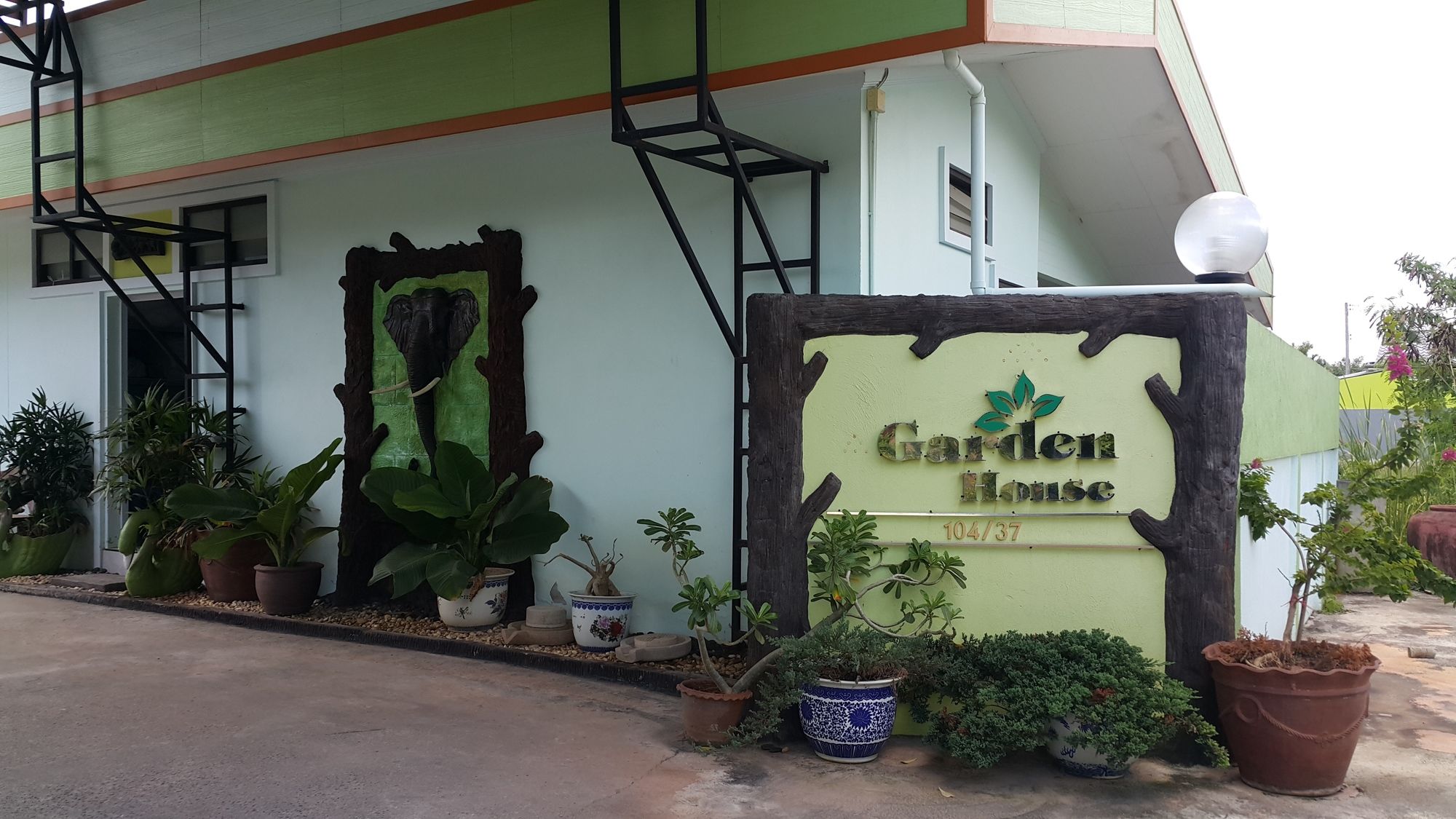 Фото отеля 1