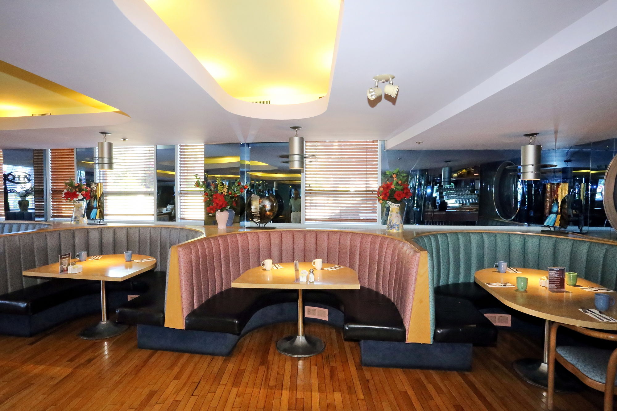 Фото James Bay Inn Hotel & Suites