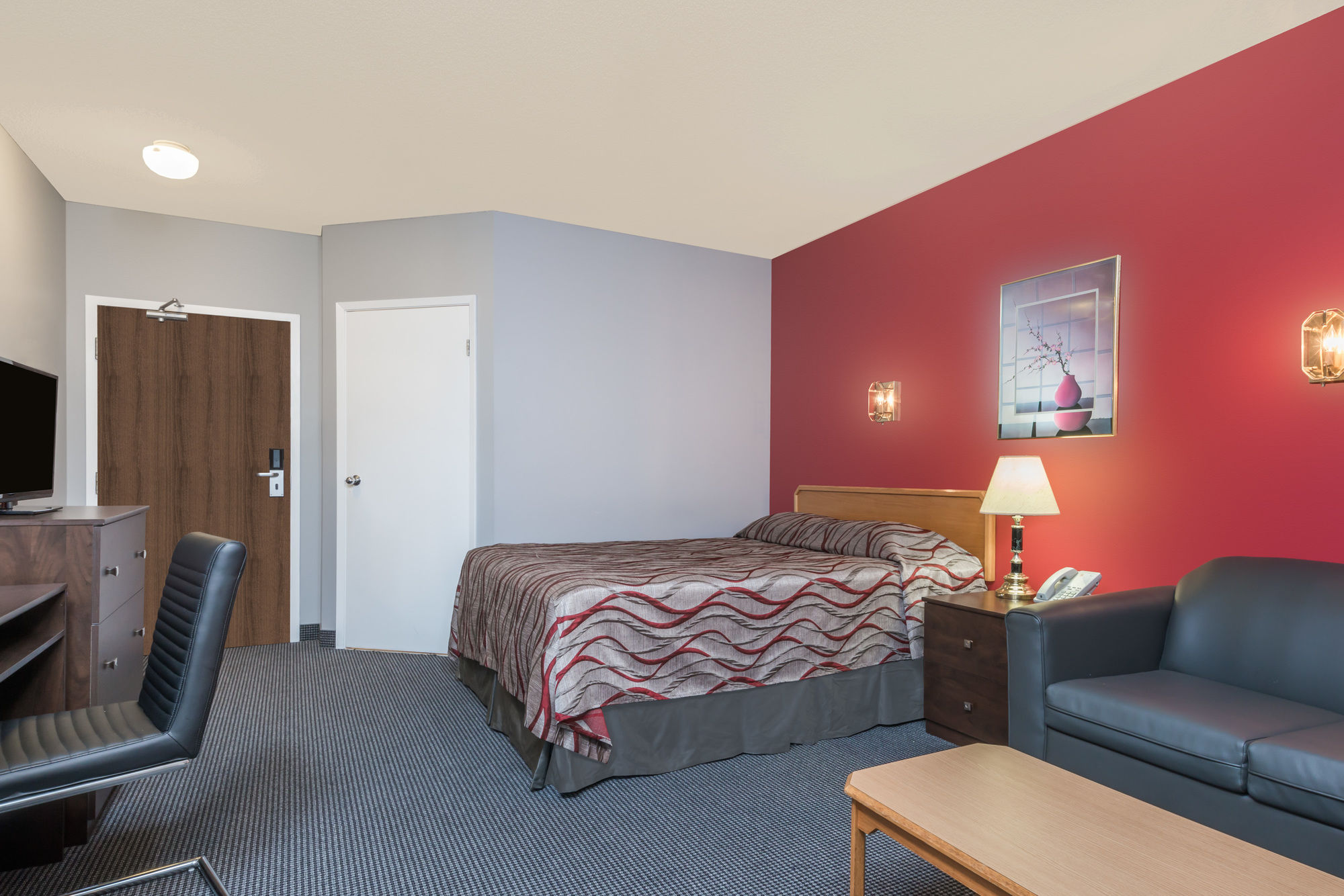 Фото Super 8 by Wyndham Mt Hope Hamilton Intl Arpt On