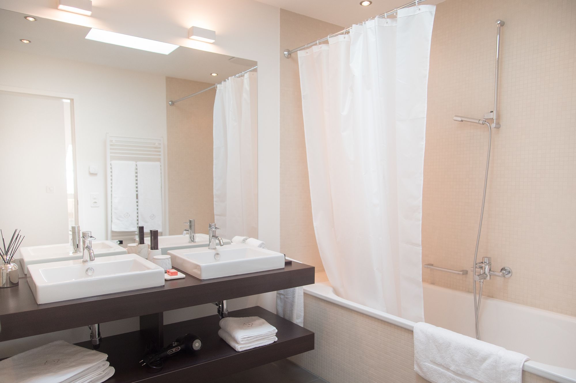 Фото Airhome Limmatquai River View Apartment