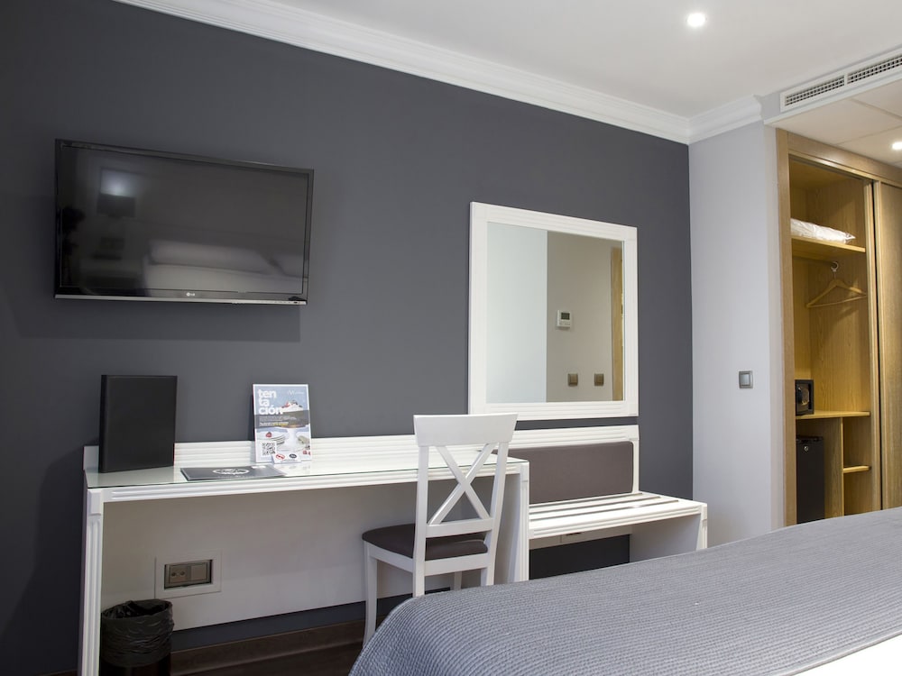 Фото Hotel Uve Alcobendas