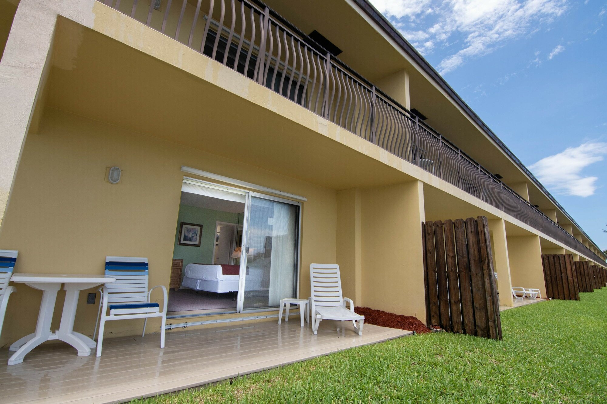 Фото Palm Beach Waterfront Suites