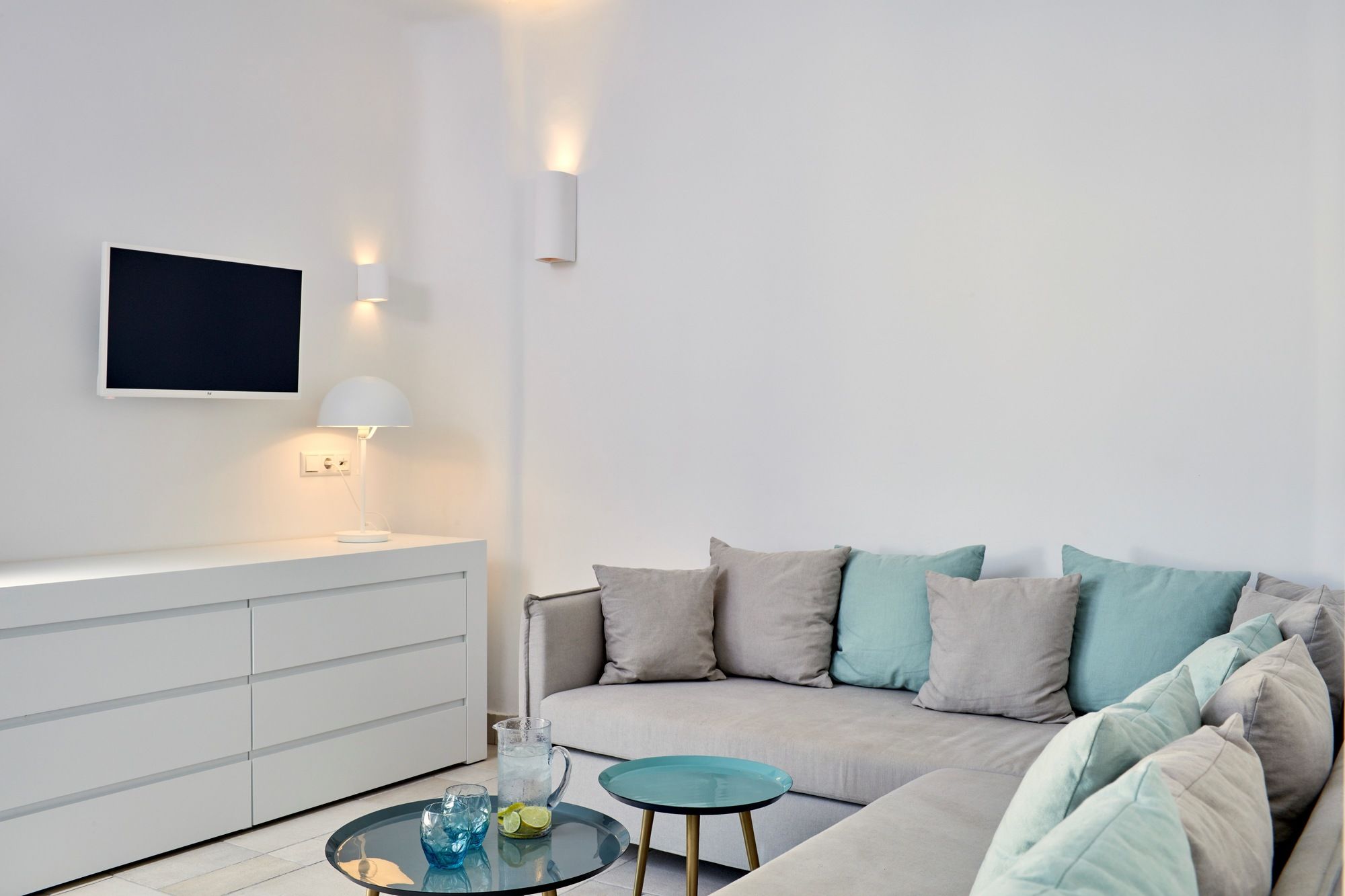 Фото Aqua Blue Hotel