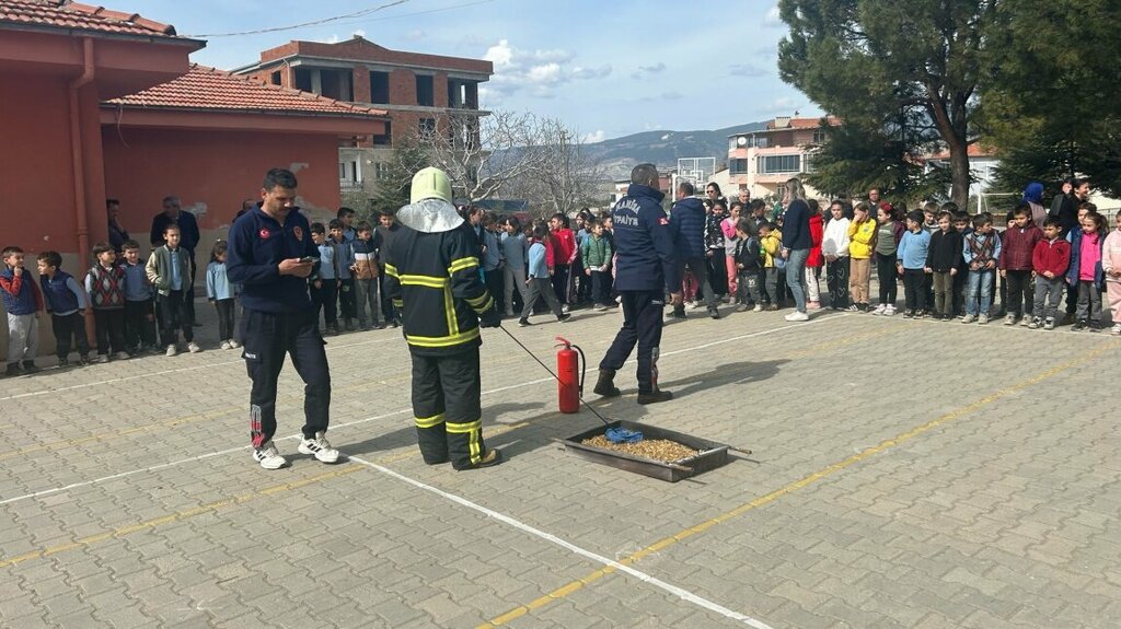 Primary school Republic Primary School, Demirci, photo