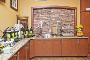 Гостиница Staybridge Suites Austin South Interstate Hwy 35, an Ihg Hotel