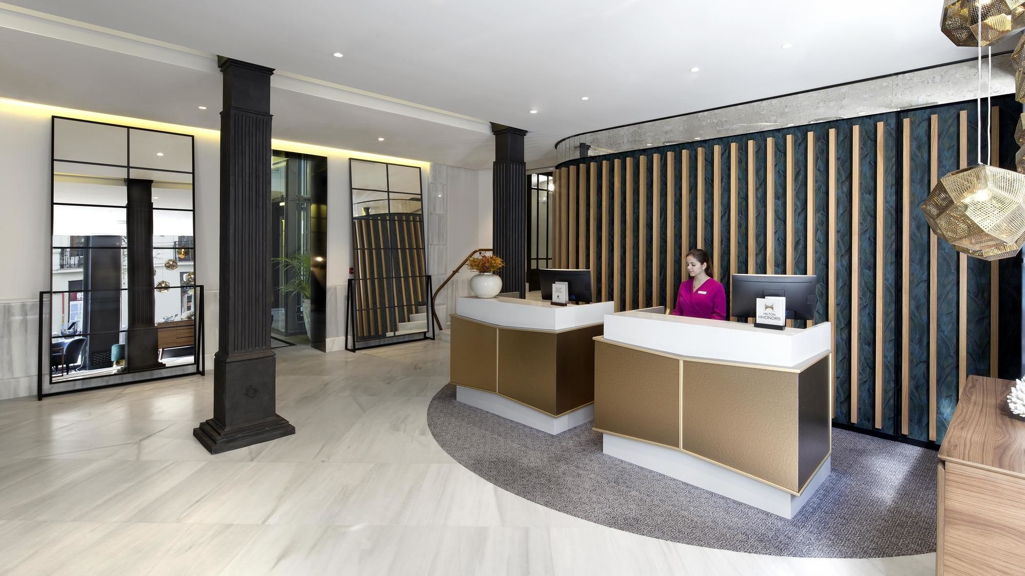 Фото DoubleTree by Hilton Madrid - Prado