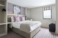 Фото Village Hotel Edinburgh