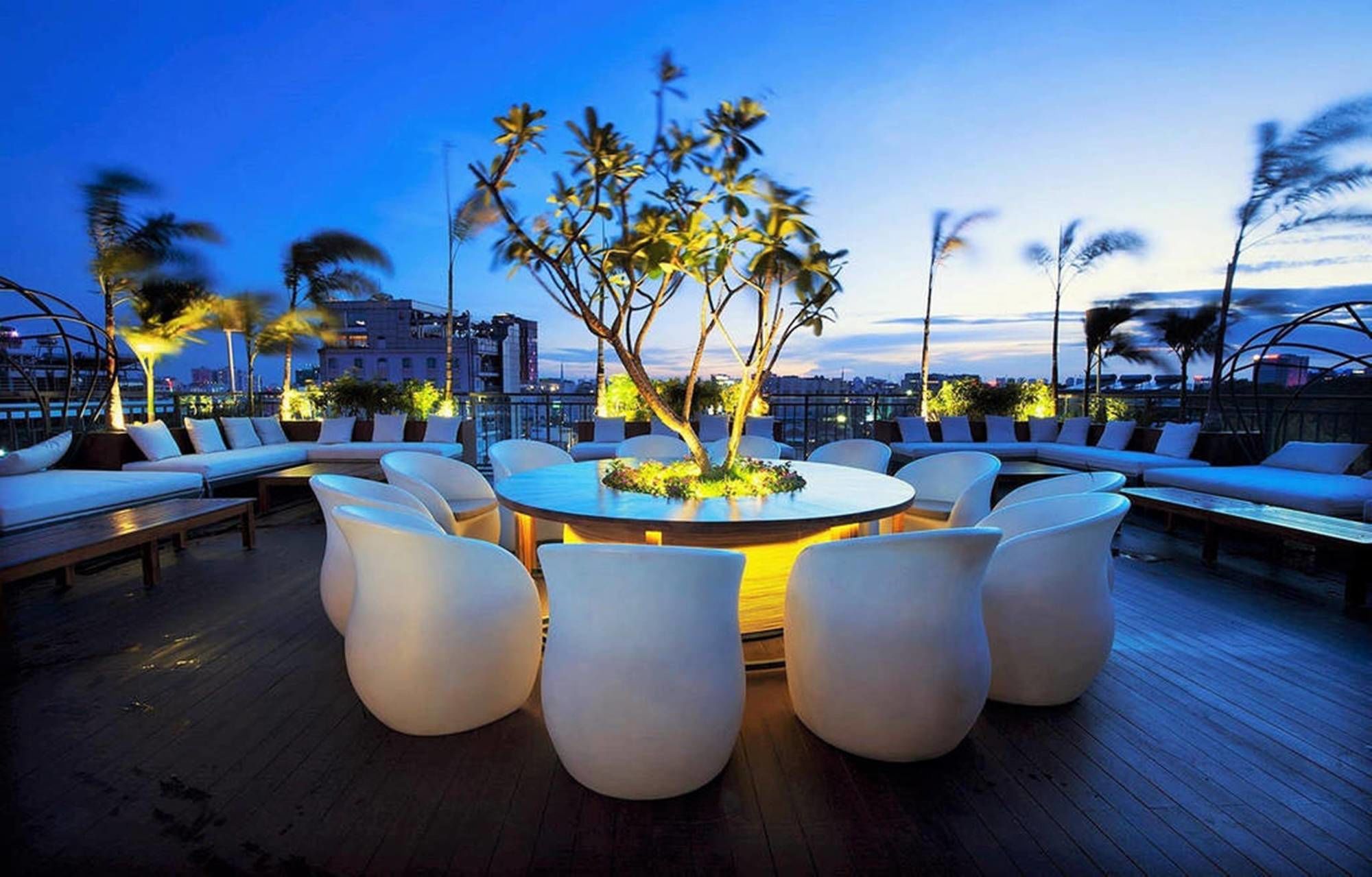 Фото California Saigon Hotel & Rooftop Pool