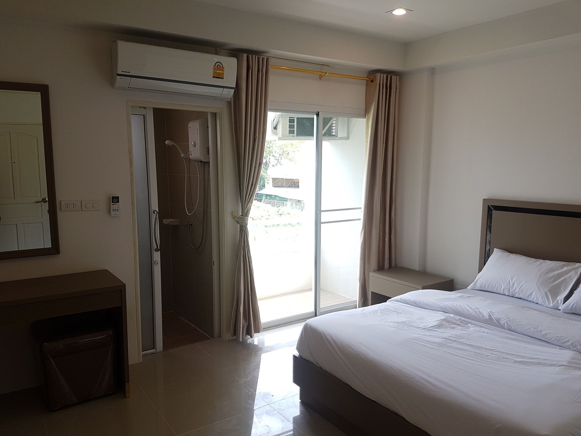 Фото S. E. T Thanmongkol Residence