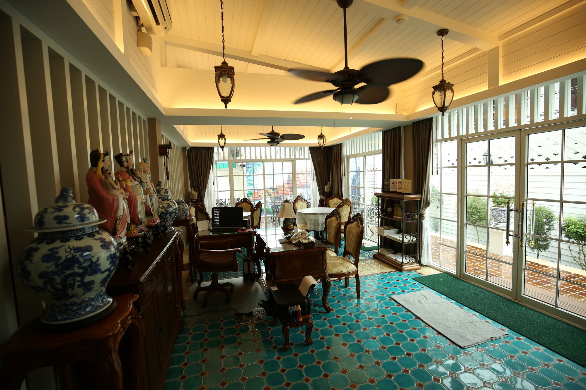 Фото The Orchid House 153