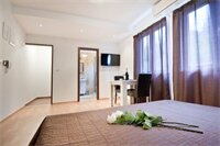 Фото California Apartments