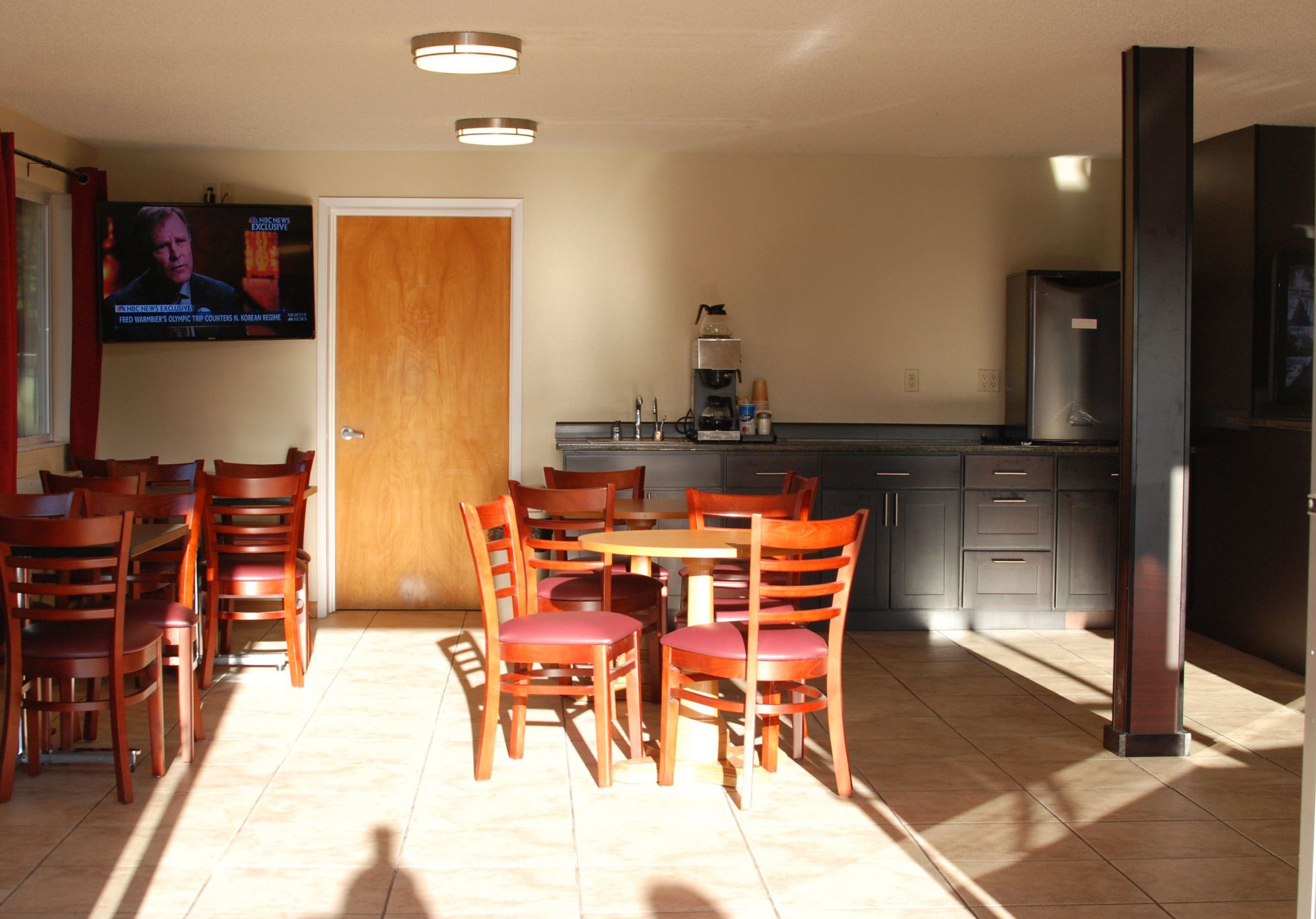 Фото Smokey Point Motor Inn