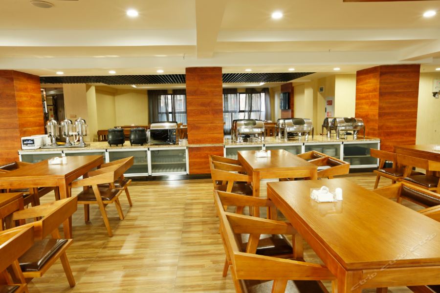 Фото Caifu Holiday Hotel