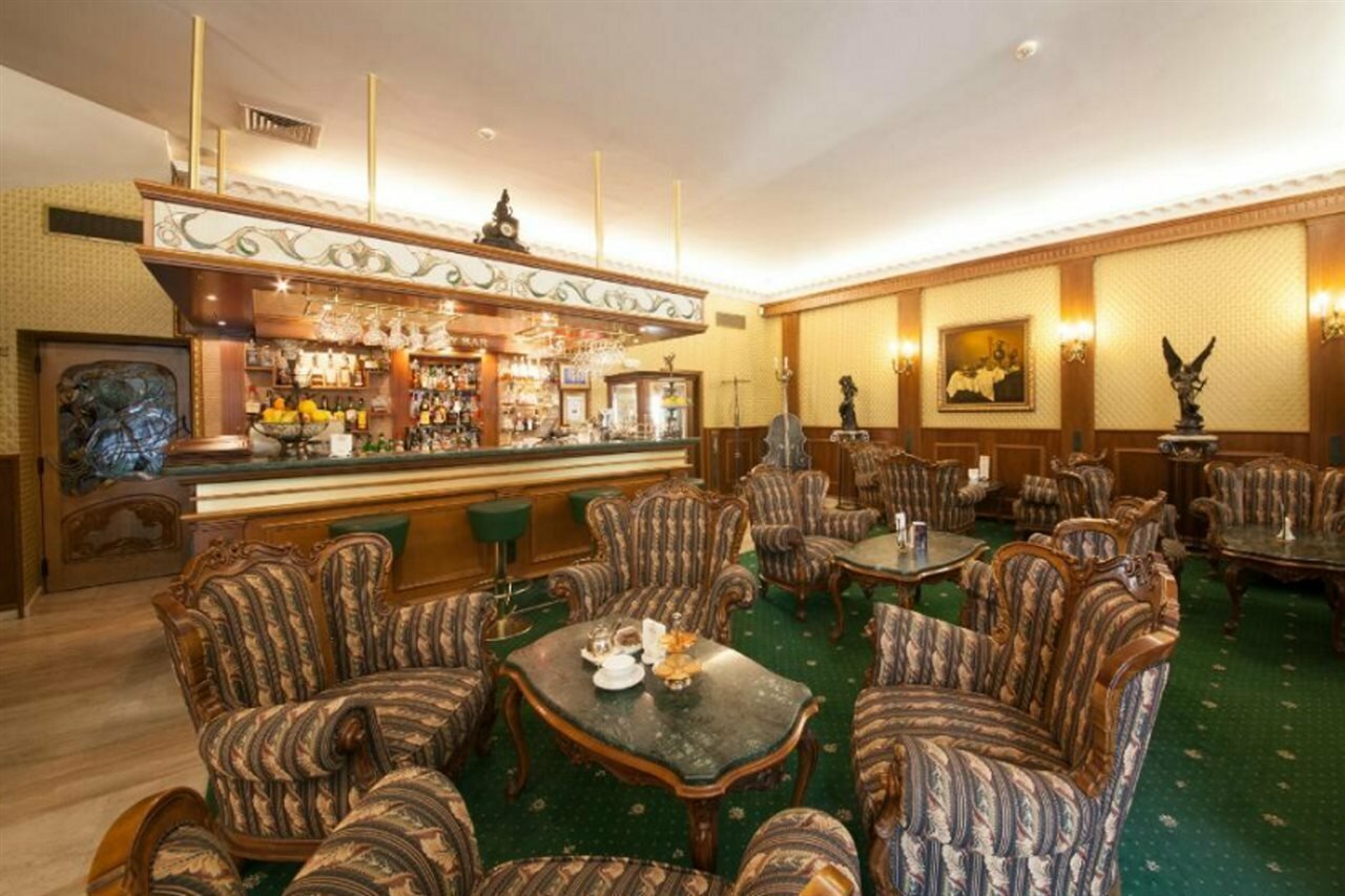 Фото Grand Hotel London