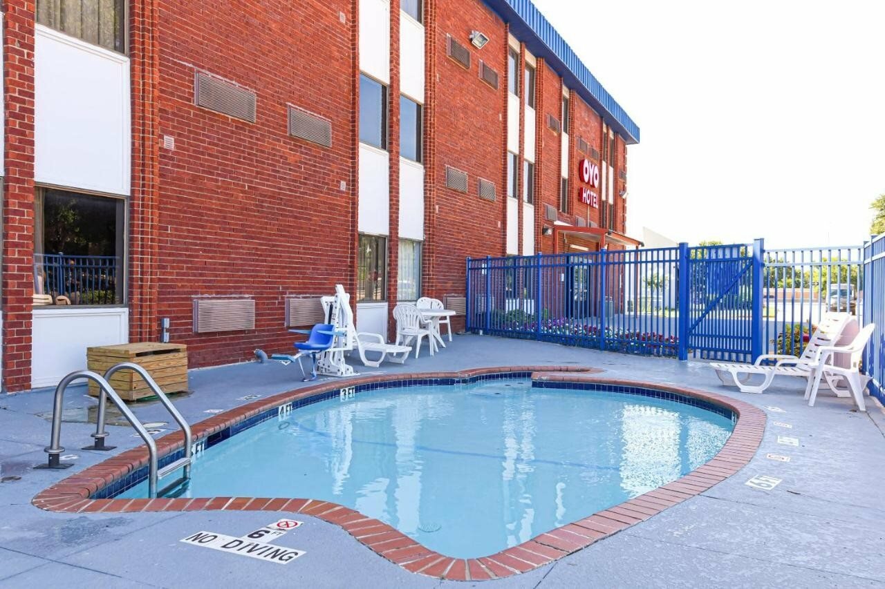 Фото Oyo Hotel Irving Dfw Airport South