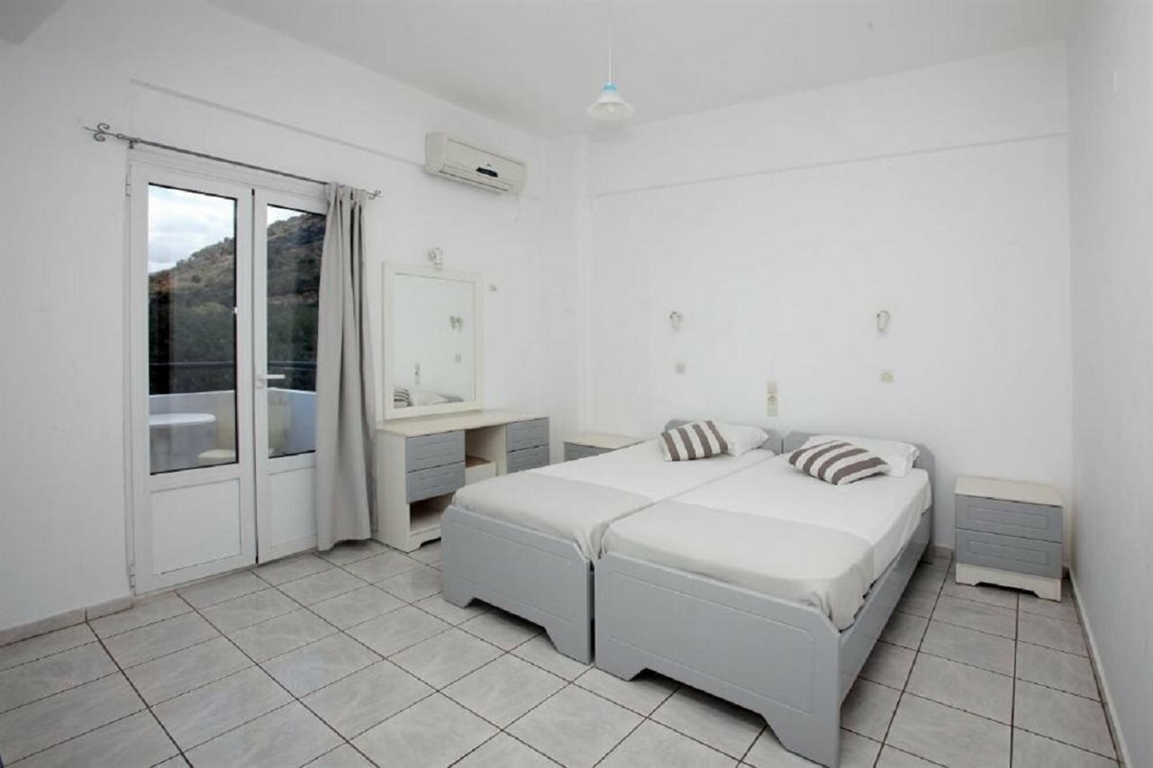 Фото Iraklis Studios & Apartments