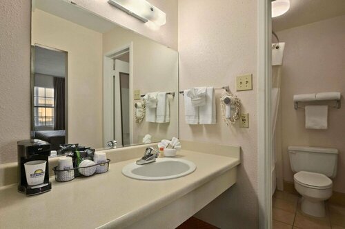Гостиница Deluxe Inn San Antonio в Сан-Антонио