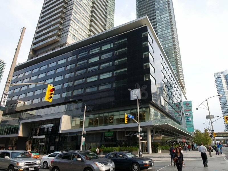 Фото Le Germain Hotel Maple Leaf Square