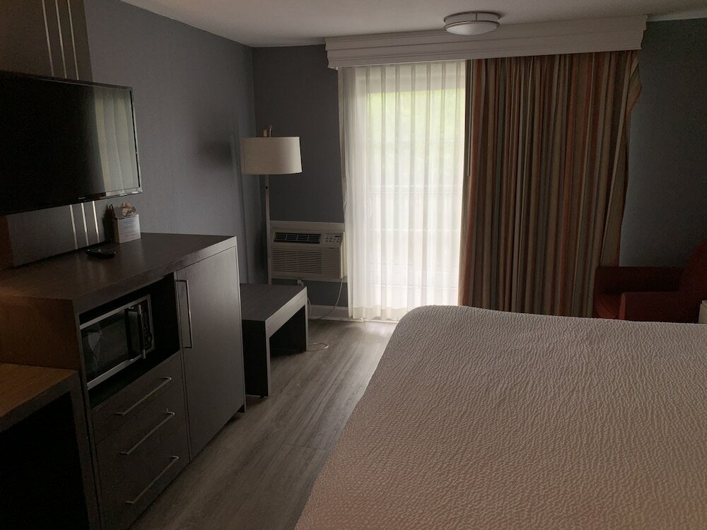 Фото Super 8 by Wyndham Sturbridge