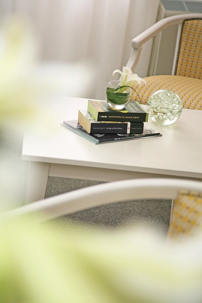 Фото Hollow on the Square City Hotel