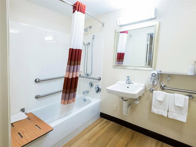 Фото Red Roof Inn Detroit - Warren