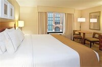 Фото Holiday Inn Express Hotel & Suites Indianapolis Dtn-Conv Ctr, an Ihg Hotel