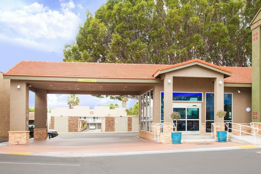 Фото Super 8 by Wyndham Pasadena/LA Area