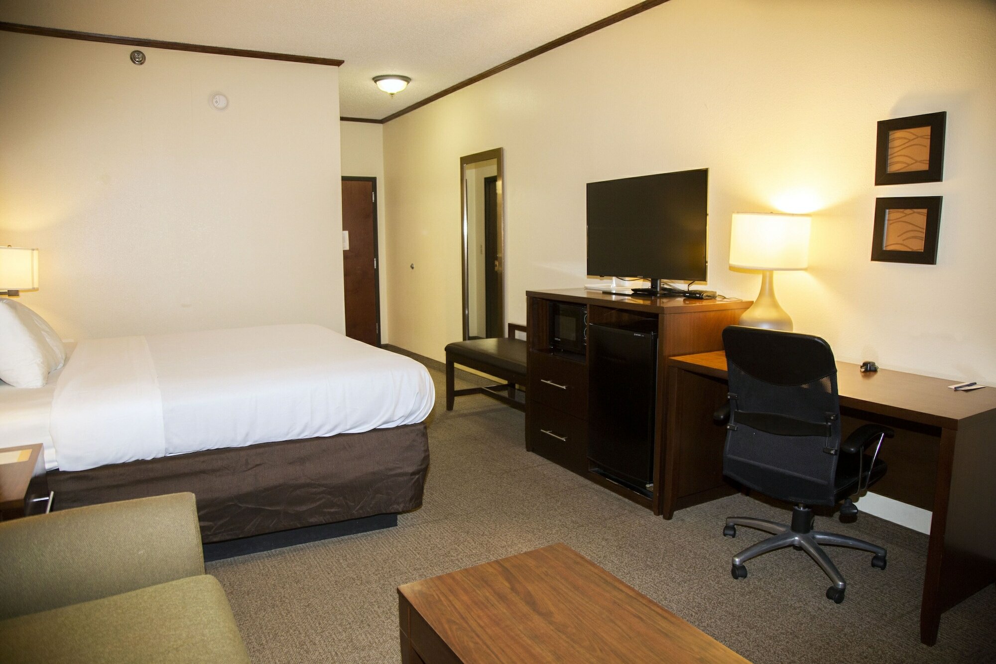 Фото Ardmore Inn & Suites