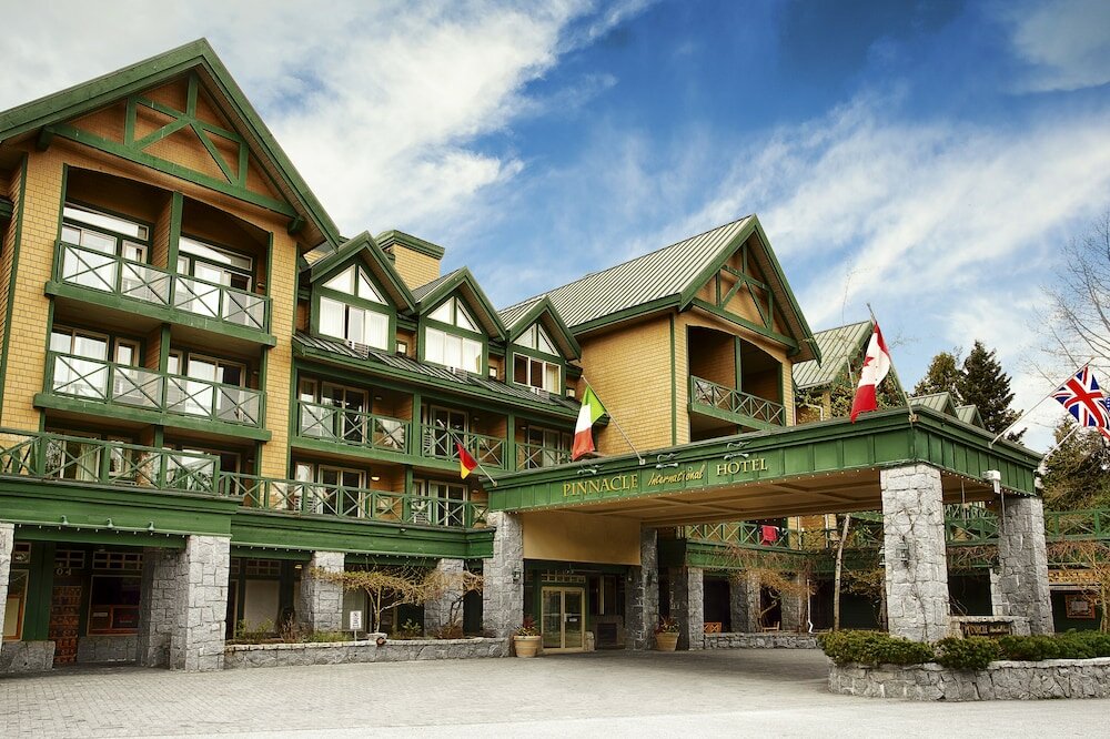 Фото Pinnacle Hotel Whistler Village