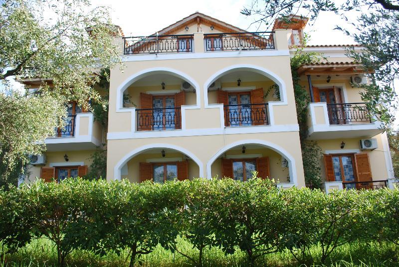 Фото Kavos Psarou Studios and Apartments