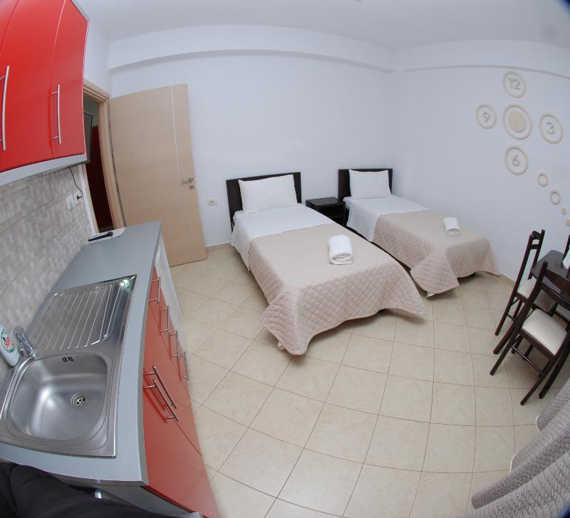 Фото Atlantis Hotel & Apartments