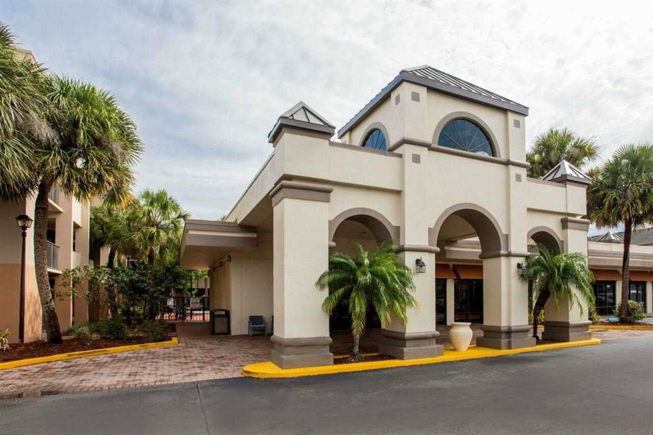 Фото Days Inn & Suites by Wyndham Orlando Airport