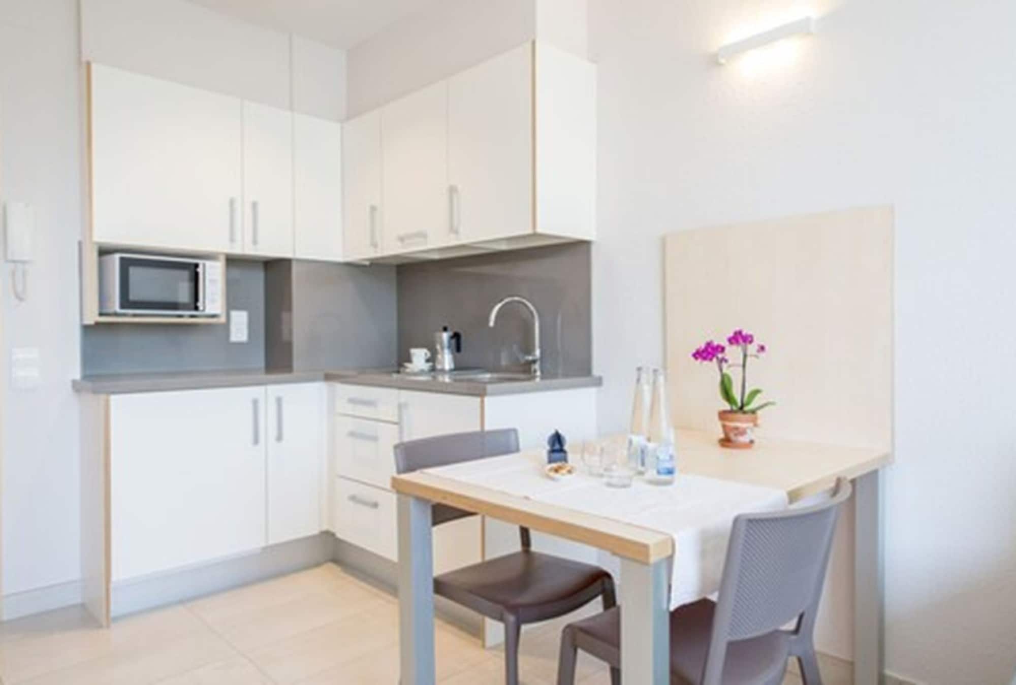 Фото Atenea Park Suites Apartaments