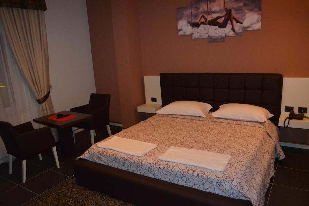 Фото Mustang hotel Tirana