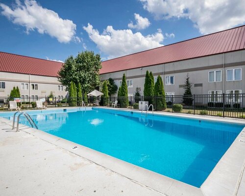 Гостиница Quality Inn & Suites University/Airport в Луисвилле