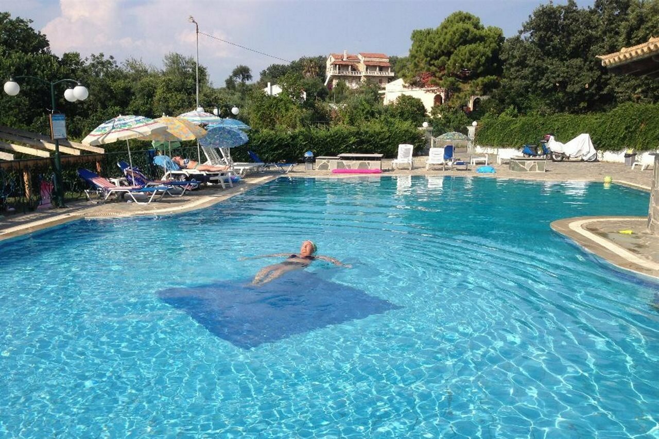 Фото отеля 2