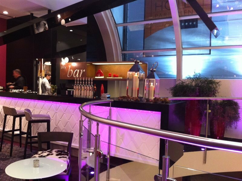 Фото Ikonik Parlament