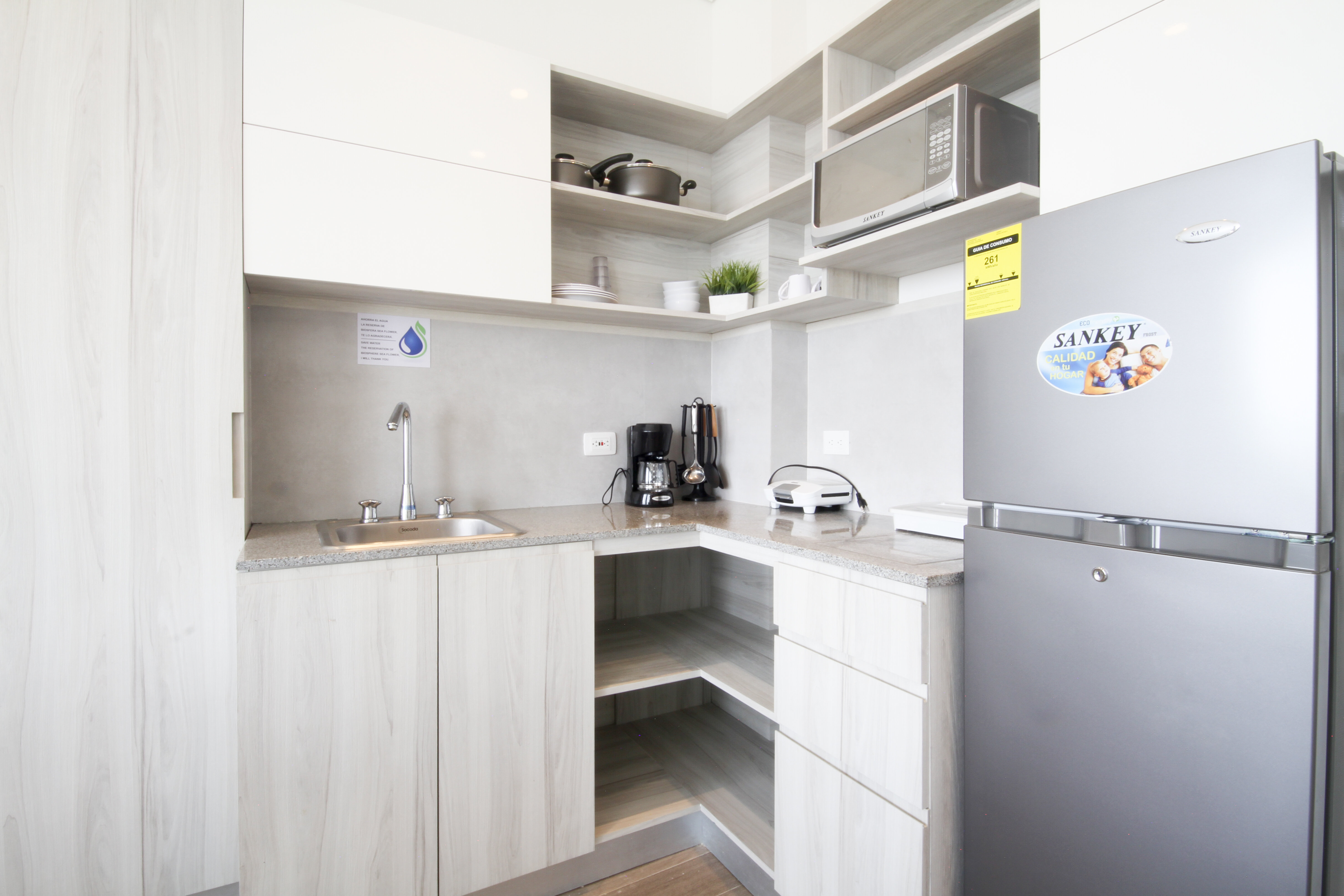 Фото Azure Lofts & Pool Hotel