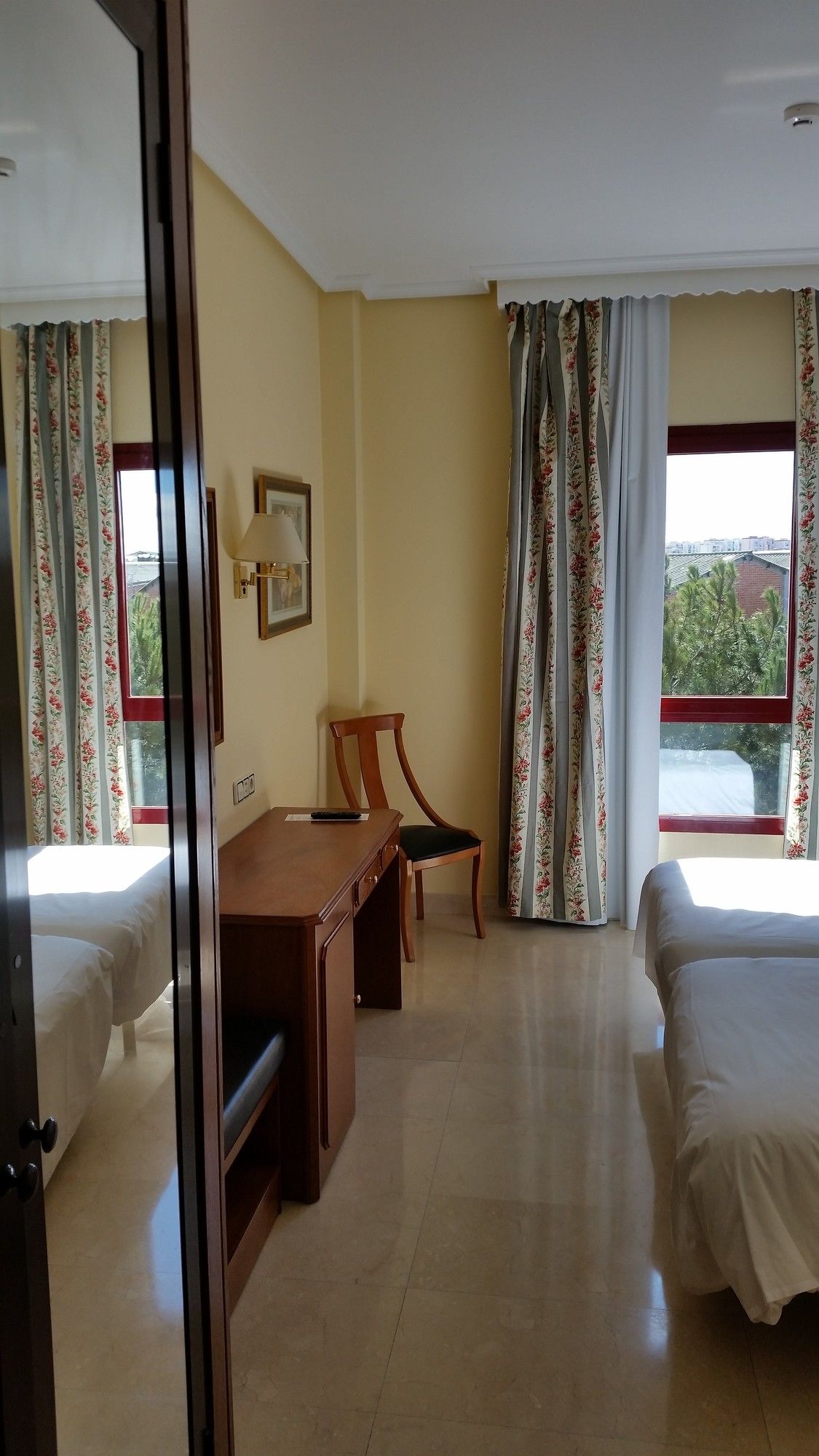 Фото Hotel Humanes