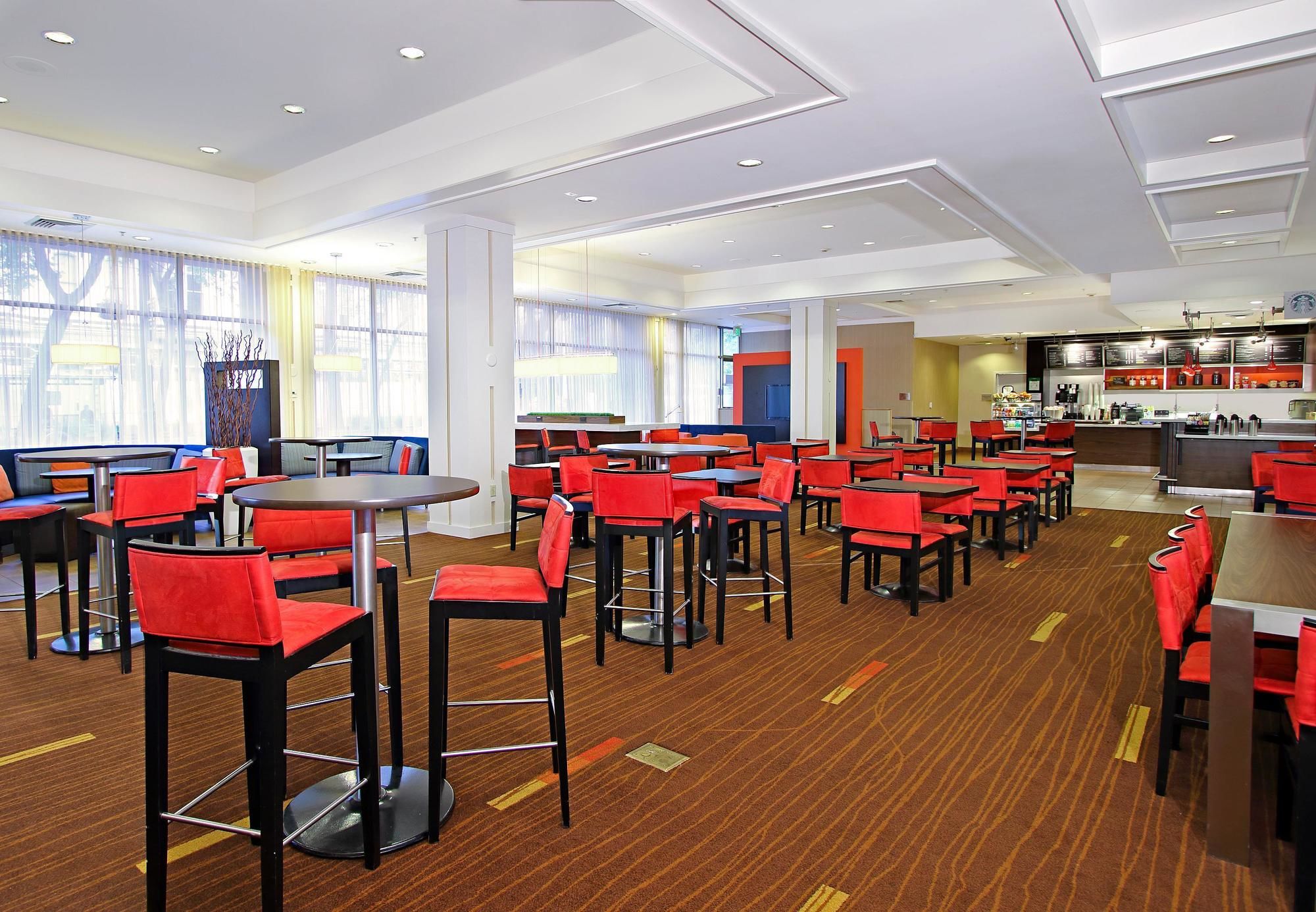 Фото Courtyard by Marriott Oakland Downtown