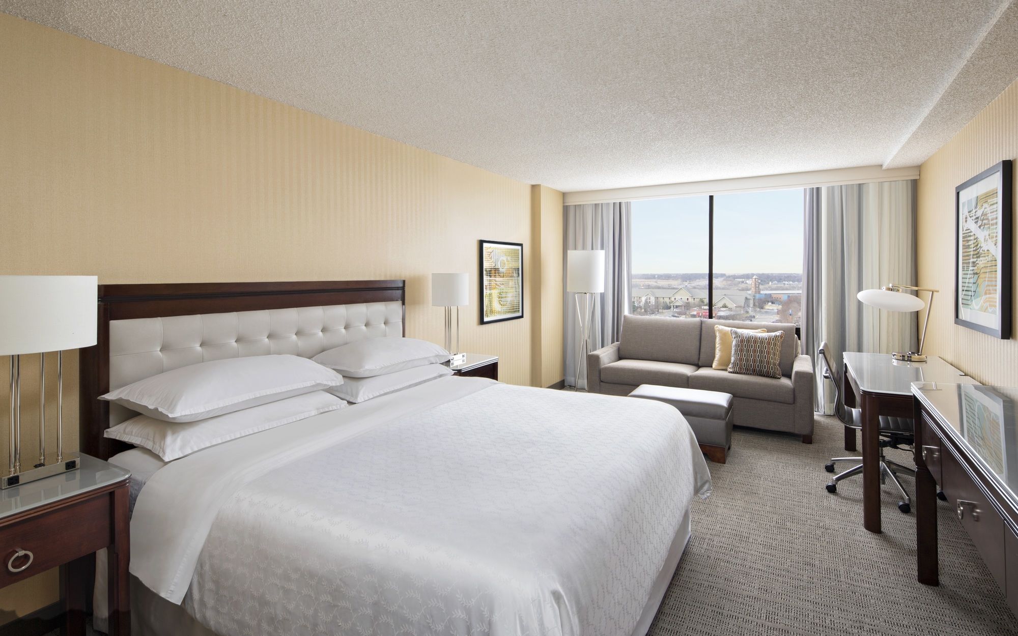 Фото Sheraton West Des Moines Hotel