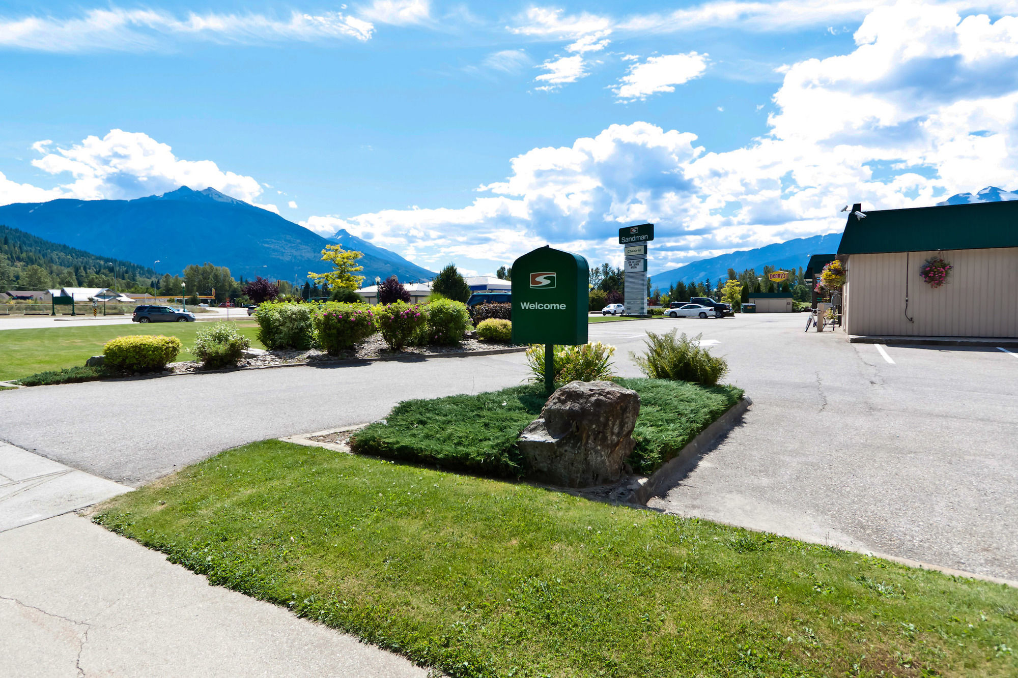 Фото Sandman Hotel Revelstoke