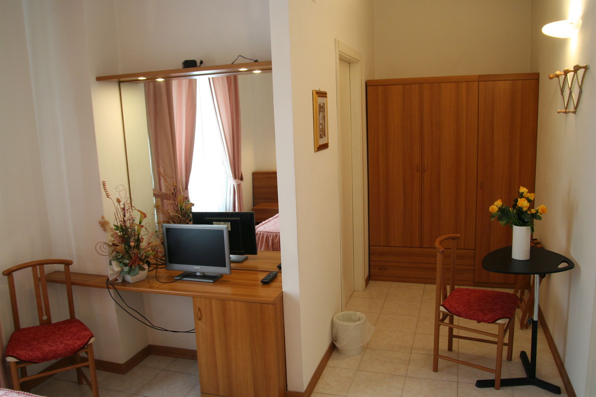 Фото Hotel Elena