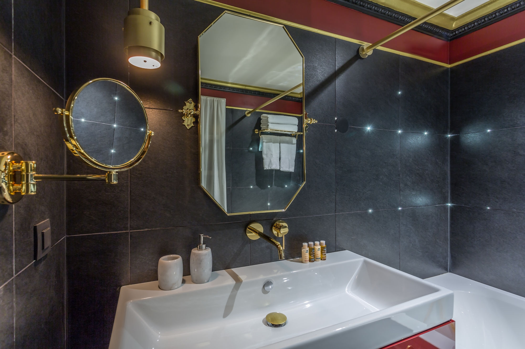 Фото Handsome Hotel