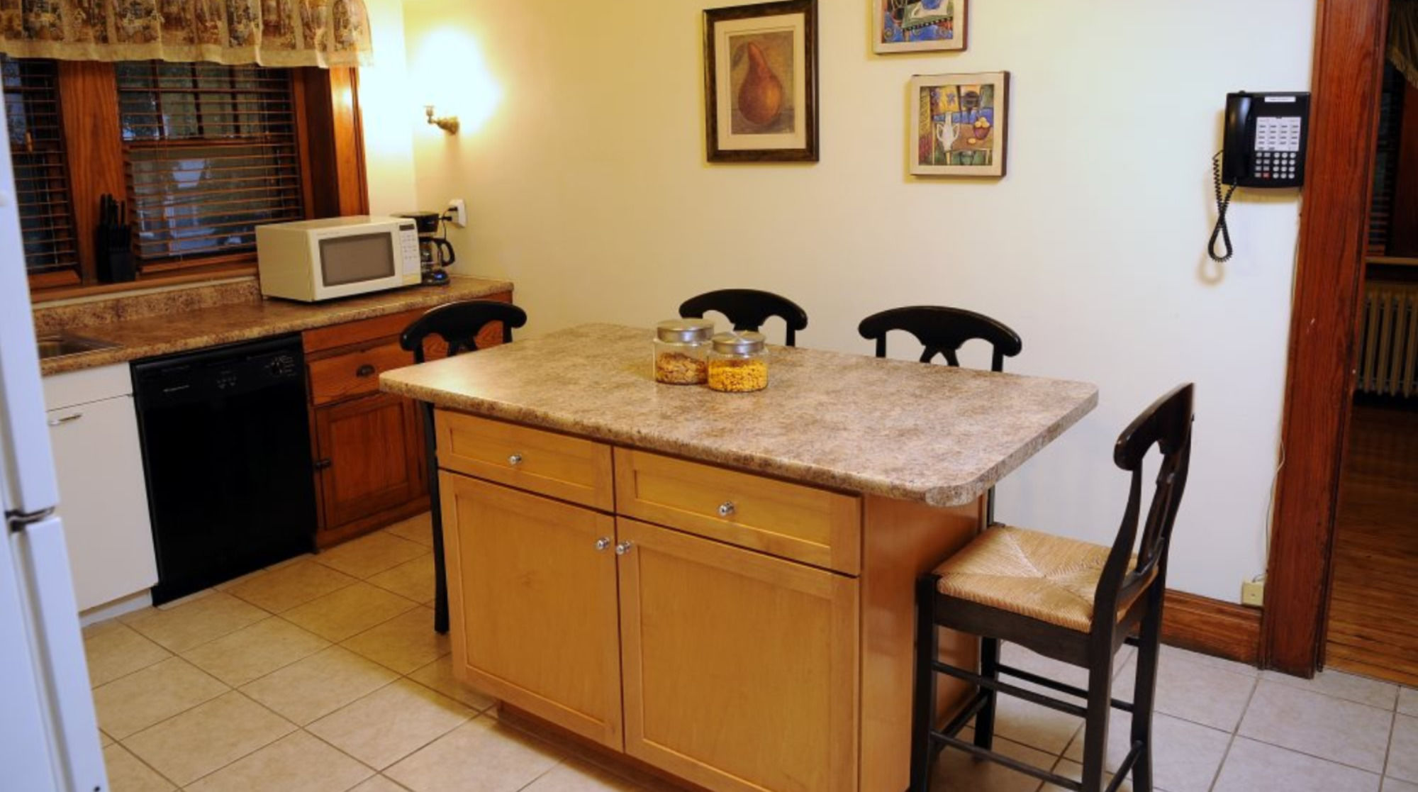 Фото Oliver Inn Bed and Breakfast