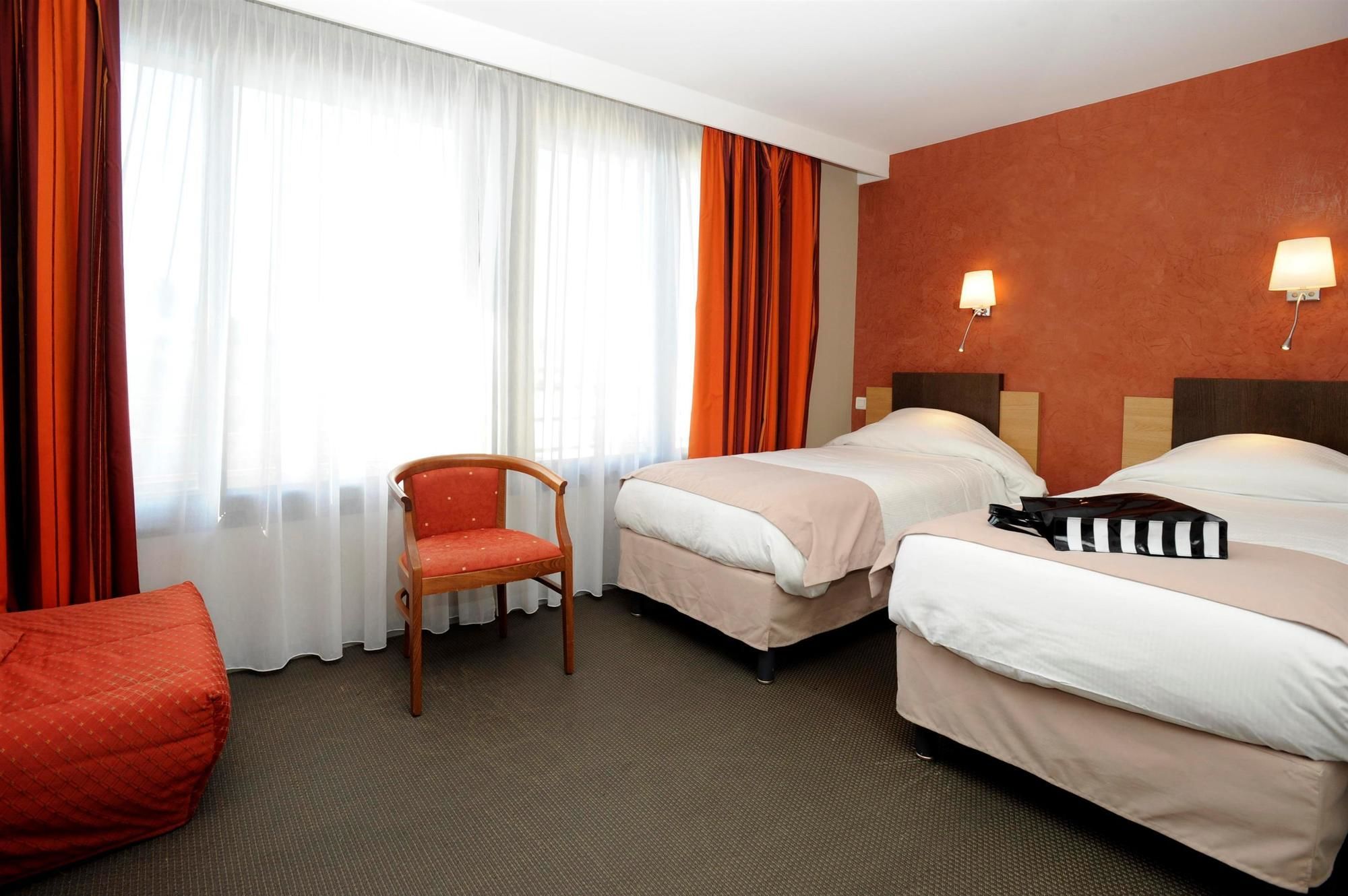 Фото Kyriad Avignon Palais Des Papes